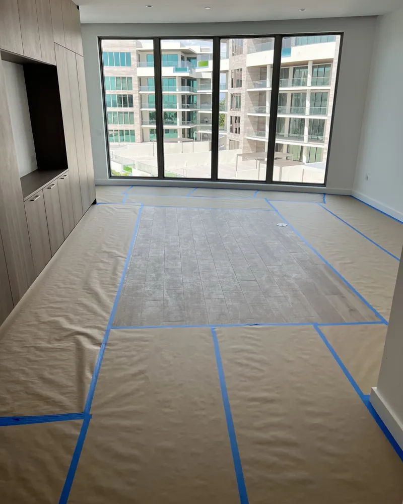 Protection: wood-look tile floor fully covered with paper and tape before painting
